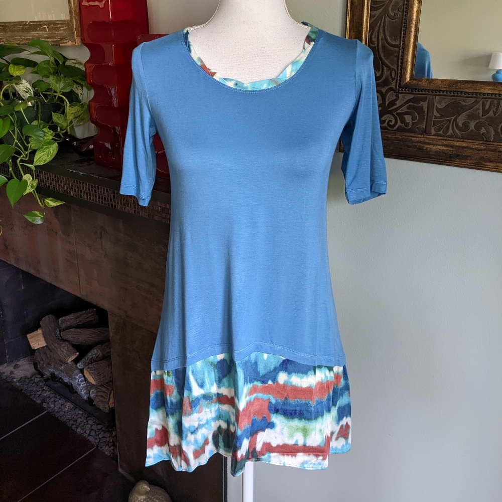 LOGO by Lori Goldstein Knit Tunic Top Blue Printed Hem Womens XXS  ShortSLV 65